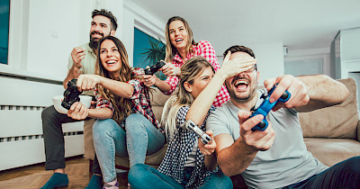 Борьба за молодеж: какие видеоигры и зачем создают ритейлеры