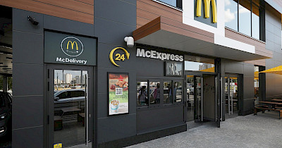 Семейный стиль и урбанистика: McDonald’s завершил масштабную реконструкцию двух ресторанов в Киеве (+фото)