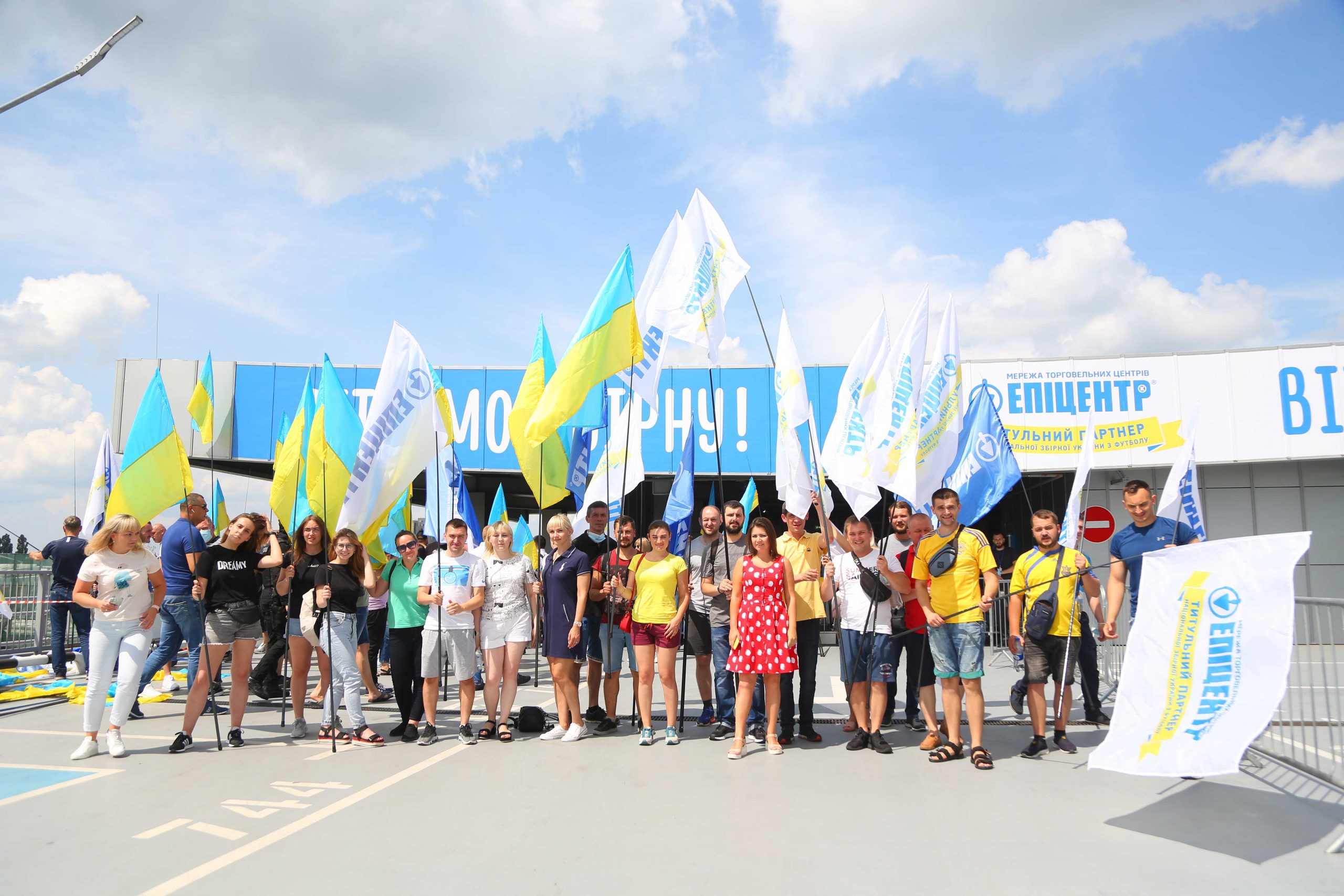 Епіцентр та вболівальники фантастично зустріли футбольну збірну в Борисполі (фото, відео)