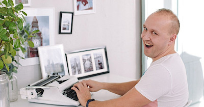 Фановая история: как бывший программист запустил интернет-магазин товаров для праздника