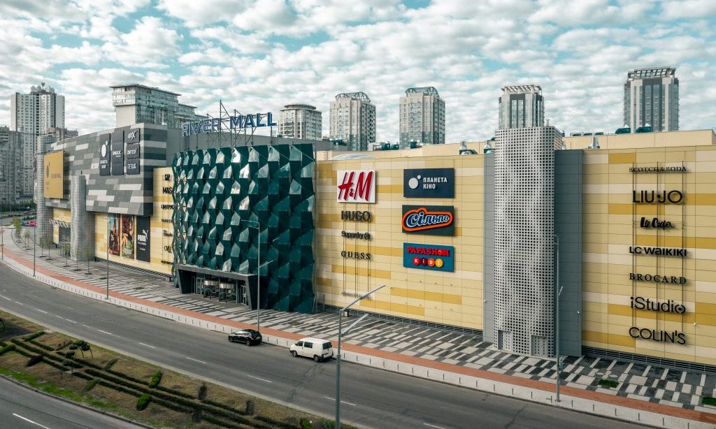 River Mall открыт для лета: новые магазины и активности в ТРЦ