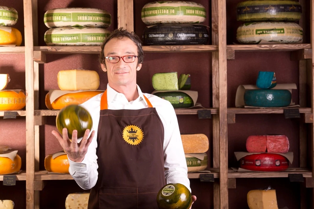 Денис Пріймягі, Сирне Королівство: Покупці приходять в магазин за смаком, настроєм і «сирними» історіями