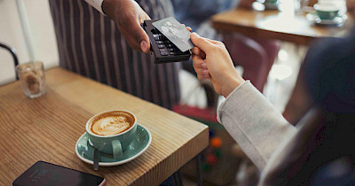 Исследование Poster: 53% счетов в ресторанах Киева оплачиваются банковскими картами