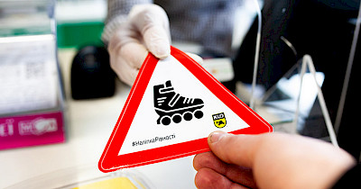 KLO випустила наліпки на авто у підтримку гендерної рівності