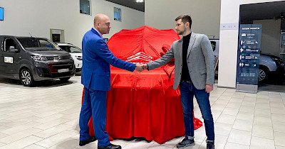 Компанія Цитрус подарувала пошуковому загону новий мікроавтобус