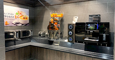 Оновлений Novus: мережа відкрила двоповерховий супермаркет в Києві (фотоогляд)