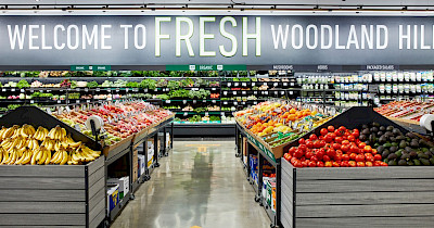 Гості з майбутнього: як виглядають інноваційні продуктові магазини Amazon Fresh (фотоогляд)