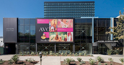 Перший фізичний: компанія Avon відкрила свій перший “цегляний” супермаркет