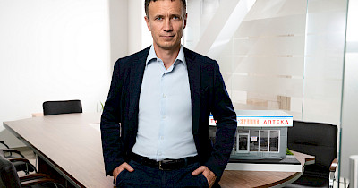 Дмитро Шишацький, Український аптечний холдинг: Буває, клієнт замовляє з доставкою одну маску або цитрамон