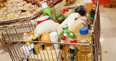 Продуктові рітейлери вимагають переглянути процедуру дежрегулювання цін на соцтовари