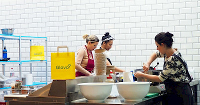 Сервіс Glovo запустив перший «dark store» та другу «хмарну кухню» на ринку України