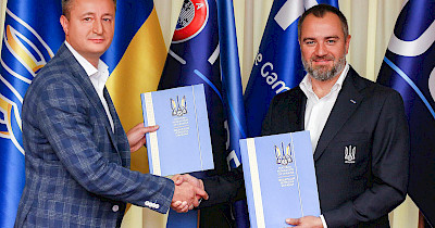 ARBER – офіційний діловий одяг українського футболу!