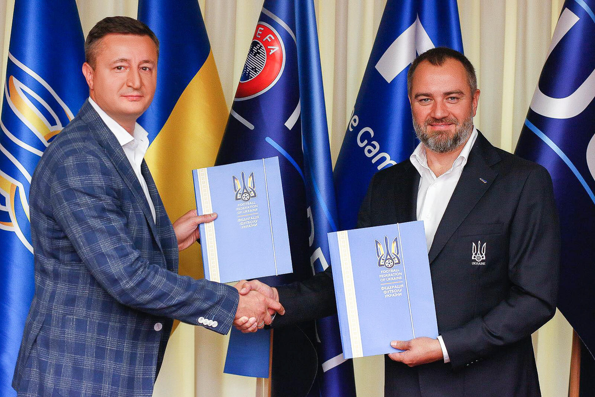 ARBER – офіційний діловий одяг українського футболу!