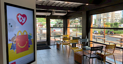 Smart-тераса і робот-транспортер: McDonald’s впроваджує інновації в Києві і Дніпрі