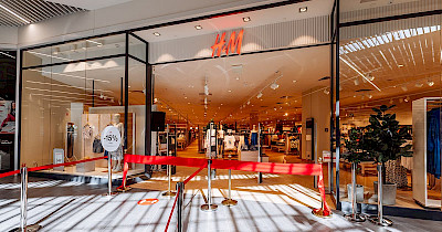 П’ятий в Україні: H&M відкрив магазин у столичний ТРЦ Retroville (фоторепортаж)