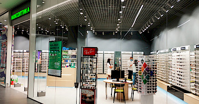 Первая Люксоптика с открытым кабинетом мастер-оптика начала работу в киевском ТРЦ Retroville (+фото)