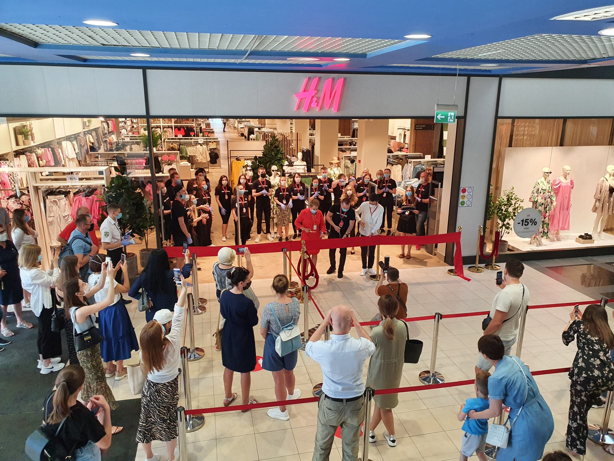 Последствия карантина: выручка H&M в Украине снизилась на 76%