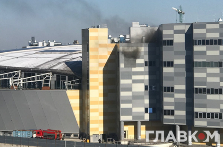 (ОНОВЛЕНО) Новий форс-мажор: у Києві задимлення у ТРЦ River Mall