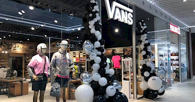 В столичном ТРЦ River Mall открылся первый в Украине монобрендовый магазин Vans