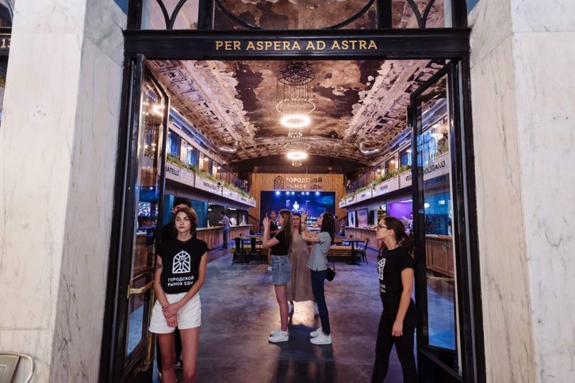 Алекс Купер закрывает «Городской рынок еды» в Одессе и покупает историческое здание завода