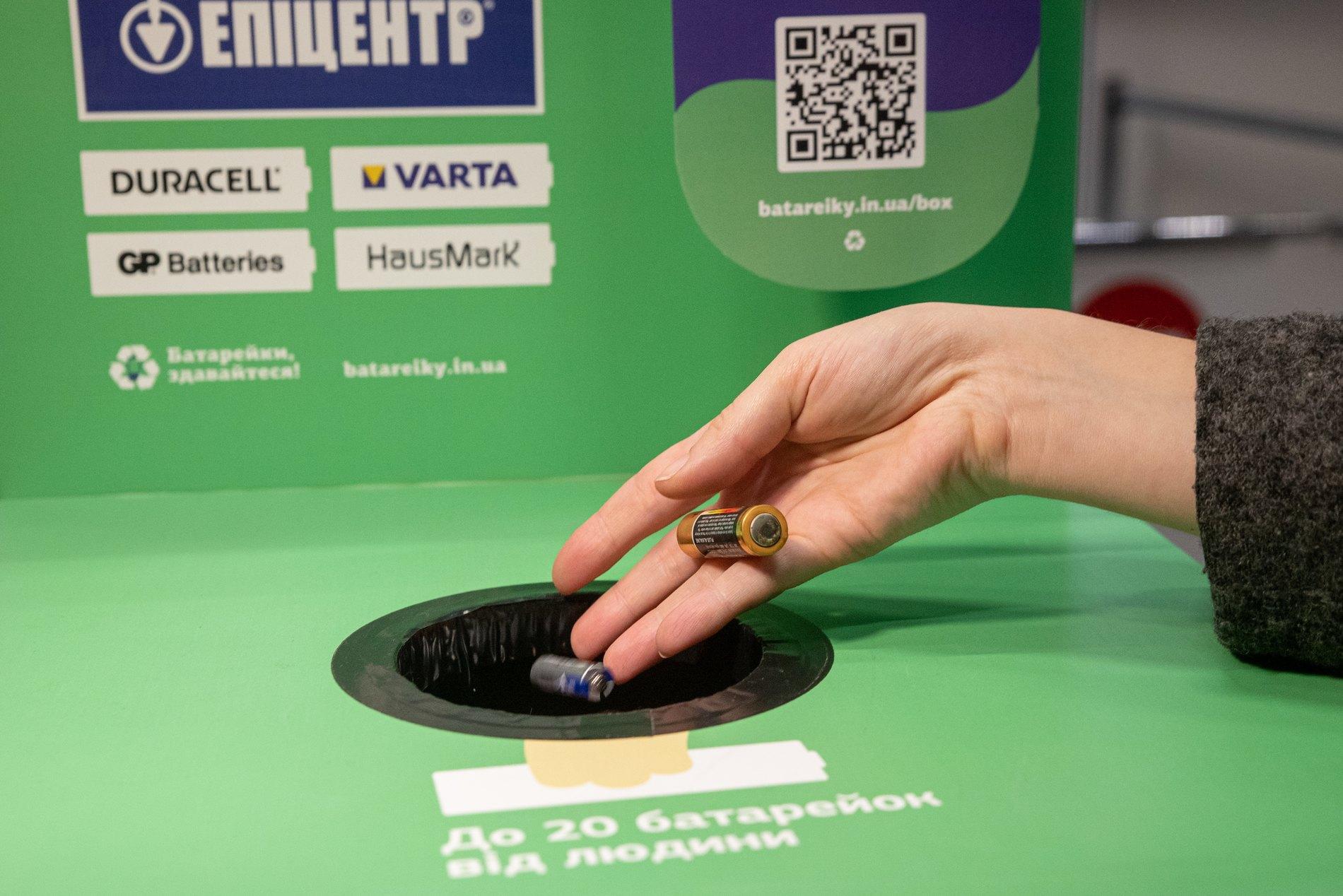 У ТЦ Епіцентр і Нова Лінія встановили бокси для батарейок на переробку в Європу