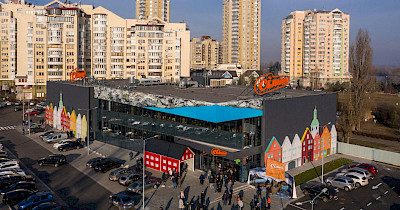 Заморские гости: как выглядит новый двухэтажный Сільпо в “варяжском” стиле в Киеве (фотообзор)