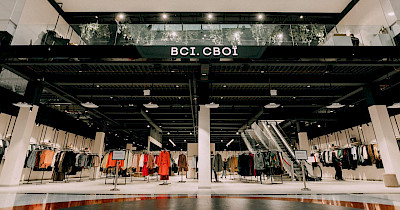 Перший Всі. Свої в ТРЦ: як виглядає шопінг-простір українських брендів в Lavina Mall (фоторепортаж)