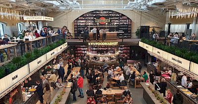 Доступна розкіш їжі: у столиці відкрився фуд-хол KyivFoodMarket (фоторепортаж)