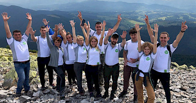 Команда ТМ «Родинна ковбаска» підкорила гору Хом’як та пройшла тренінг із емоційного інтелекту