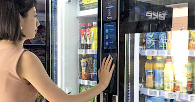 Продажі без продавців: торговельні автомати все частіше замінюють людину