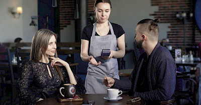 Безготівкові чайові: Сушія і Mastercard запустили сервіс для оплати чайових карткою