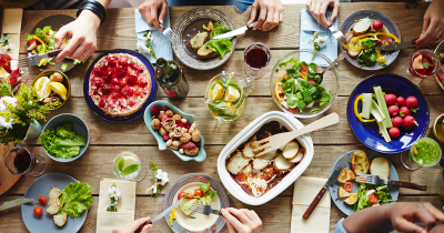 Ресторан на диване: как в Украине работают Uber Eats и Glovo