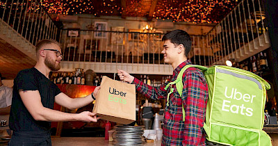 Сервіс доставки їжі Uber Eats починає роботу в Києві