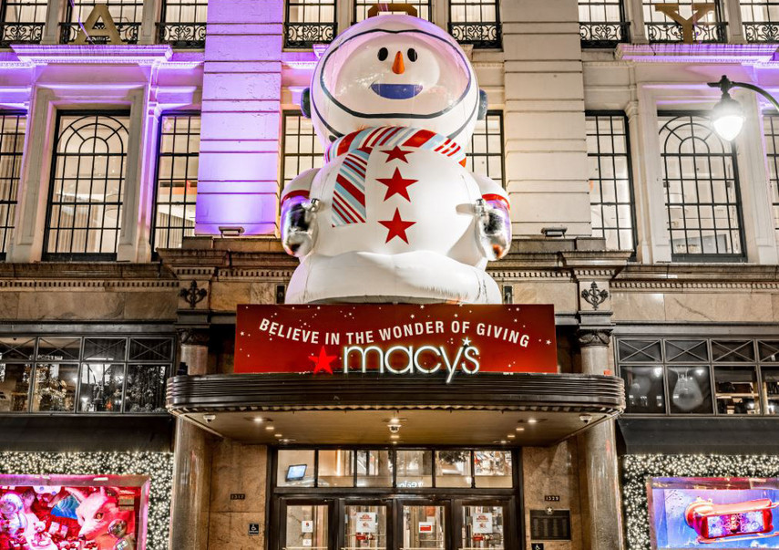 С Новым годом: самые впечатляющие праздничные витрины магазинов (фотообзор)