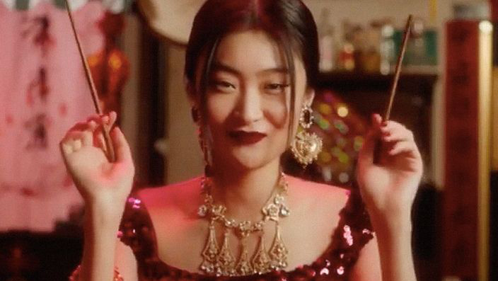 Реклама недели: Comfy, Varus, Зои Кравиц в Стране Чудес и фиаско Dolce & Gabbana