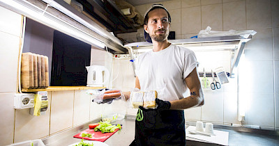 Vegano Hooligano: от веганских кафе к веган-сегменту в ритейле