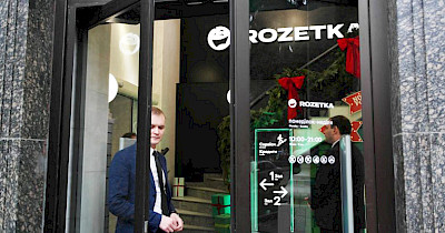 Hi-tech в советских интерьерах: как выглядит магазин Rozetka на Крещатике (фоторепортаж)