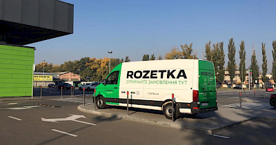 Быть ближе: Rozetka открывает мобильные точки выдачи товаров на парковках Novus