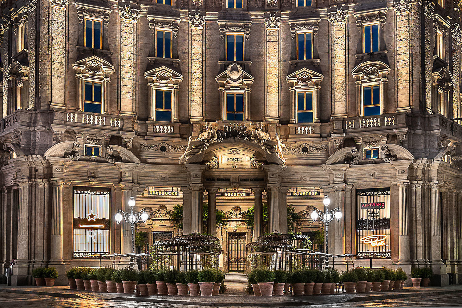 Самое красивое кафе в мире: как выглядит первая точка Starbucks в Италии (фотообзор)