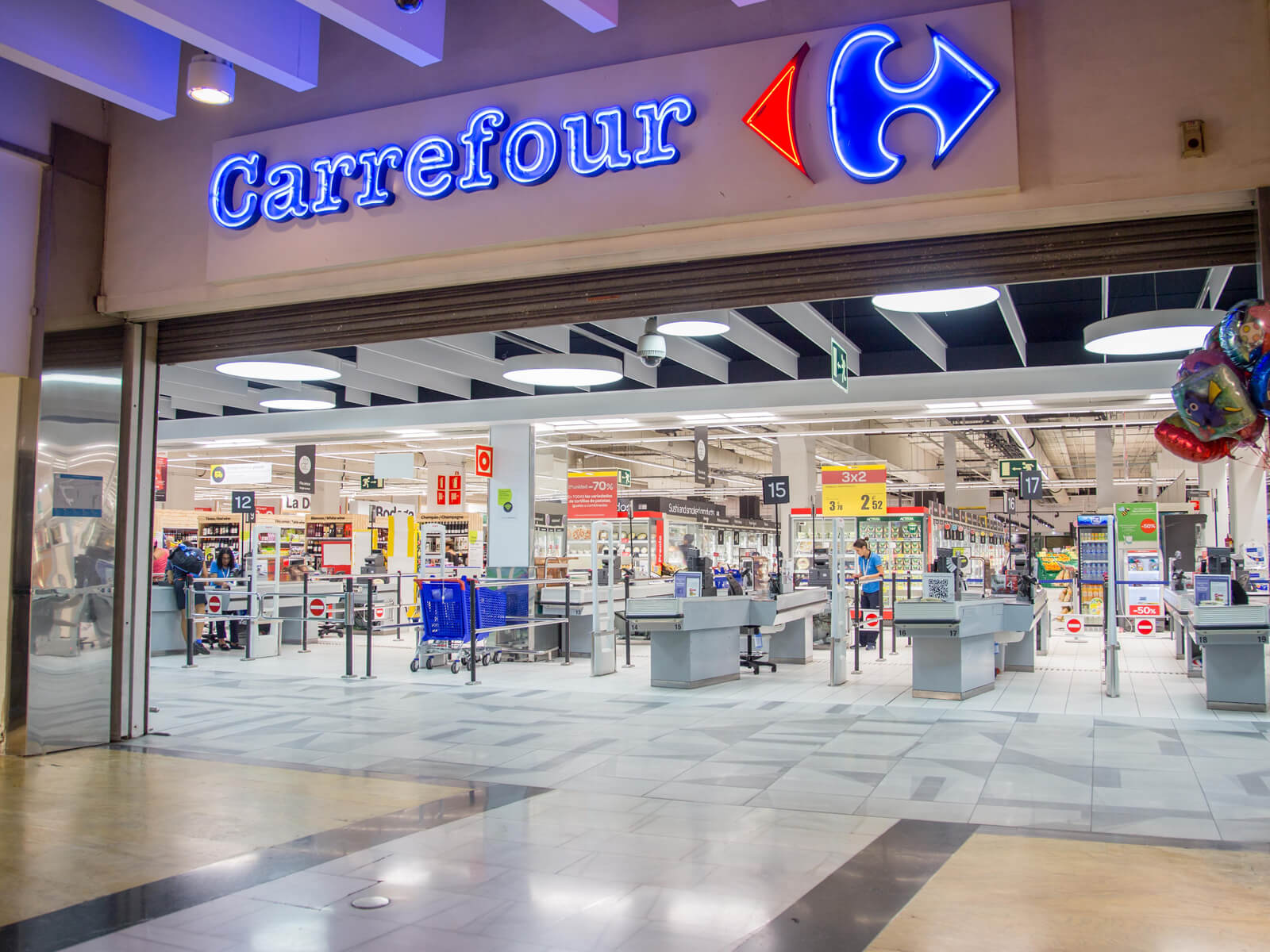 Французская сеть Carrefour тестирует супермаркет без брендов