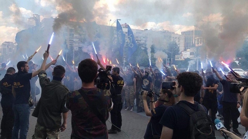 Националисты пикетировали Ocean Plaza. ТРЦ уже работает в обычном режиме