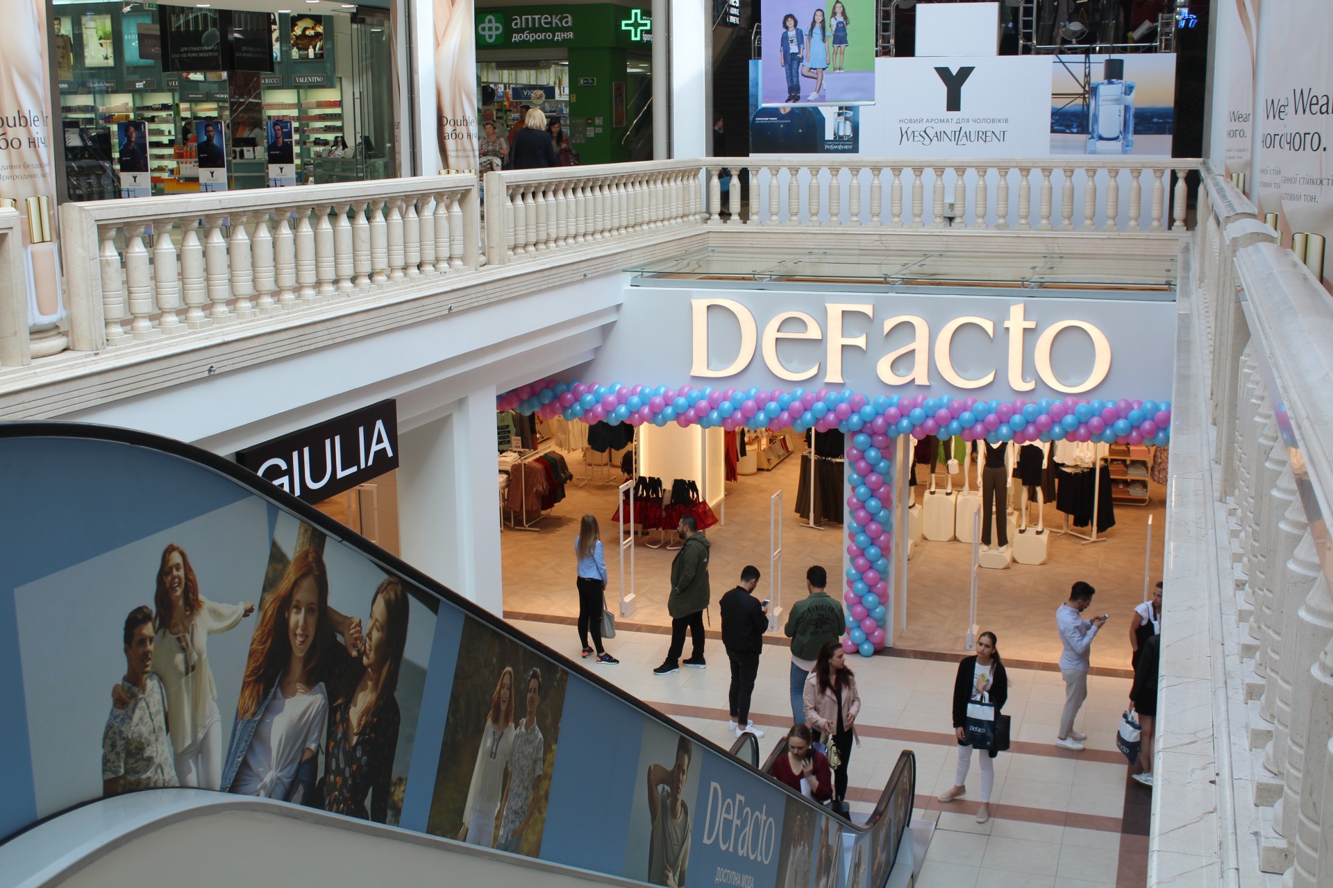 Торжество світла та простору: В ТЦ GLOBUS відкрився перший в Україні DeFacto (фоторепортаж)