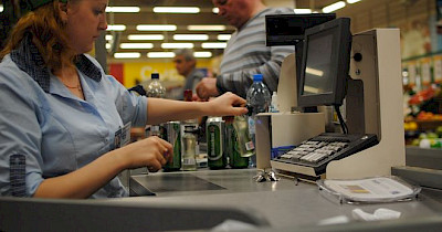 Лишь треть магазинов продают технику и электронику через кассовый аппарат