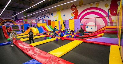 В ТРЦ Retroville відкриється дитячий розважальний центр Fly Kids