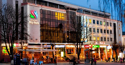 Спірні метри: вінницький ТРЦ SkyPark виселяє магазин Adidas