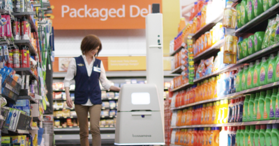 Walmart використовує роботів в магазинах: співробітники в захваті, покупці – ігнорують
