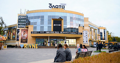 Урожай открытий в ровенском ТРЦ Злата Плаза: Love You, Pinky, Katy SOHO, Pink House и другие