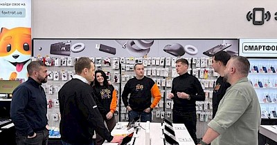 Фокстрот і ПриватБанк запустили інноваційну технологію оплати товарів без черг та навіть без світла