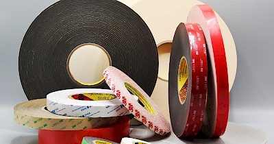 Двусторонний скотч на вспененной основе: профессиональные характеристики и преимущества