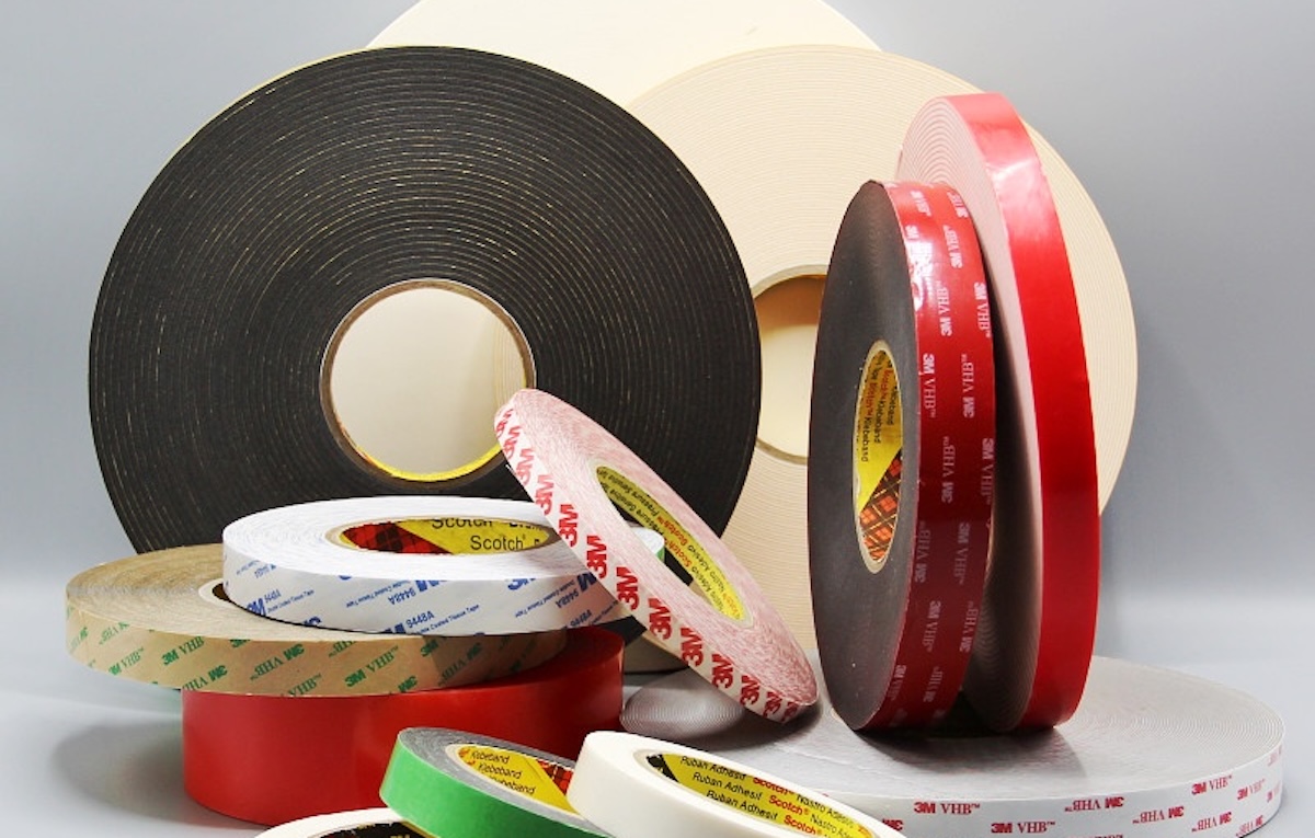 Двусторонний скотч на вспененной основе: профессиональные характеристики и преимущества